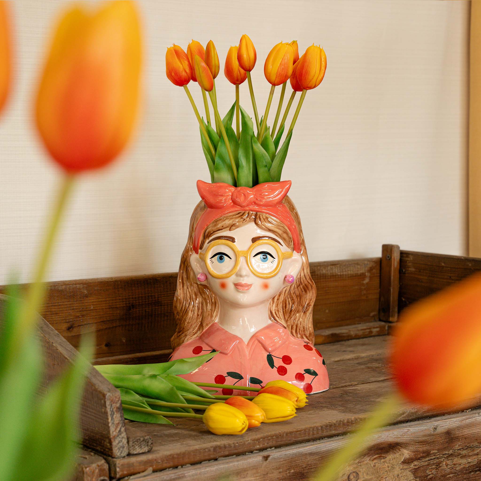 Vase Jessie Bow + 10X Real Touch Tulips Orange